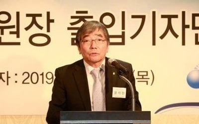 윤석헌 금감원장, 삼성생명 즉시연금에 "가입했을수도…"