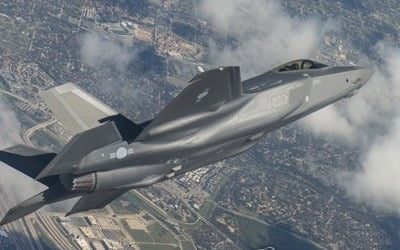 F-35A 2대, 1만3000여㎞ 날아 청주기지 첫 도착…스텔스기 보유국