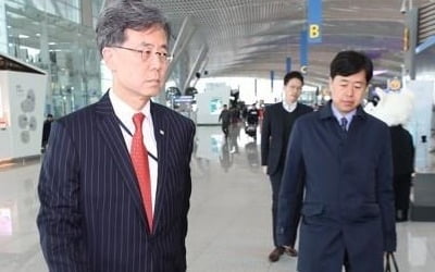 김현종 '정상회담 의제조율' 방미 출국…"톱다운 프로세스 모색"