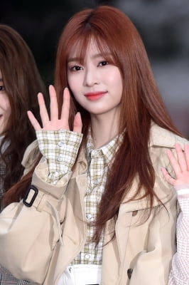 [포토] 아이즈원 김민주, '이른 아침부터 반짝반짝~'