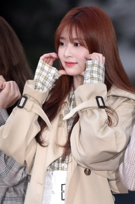 [포토] 아이즈원 김민주,'각도 무시하는 예쁨'