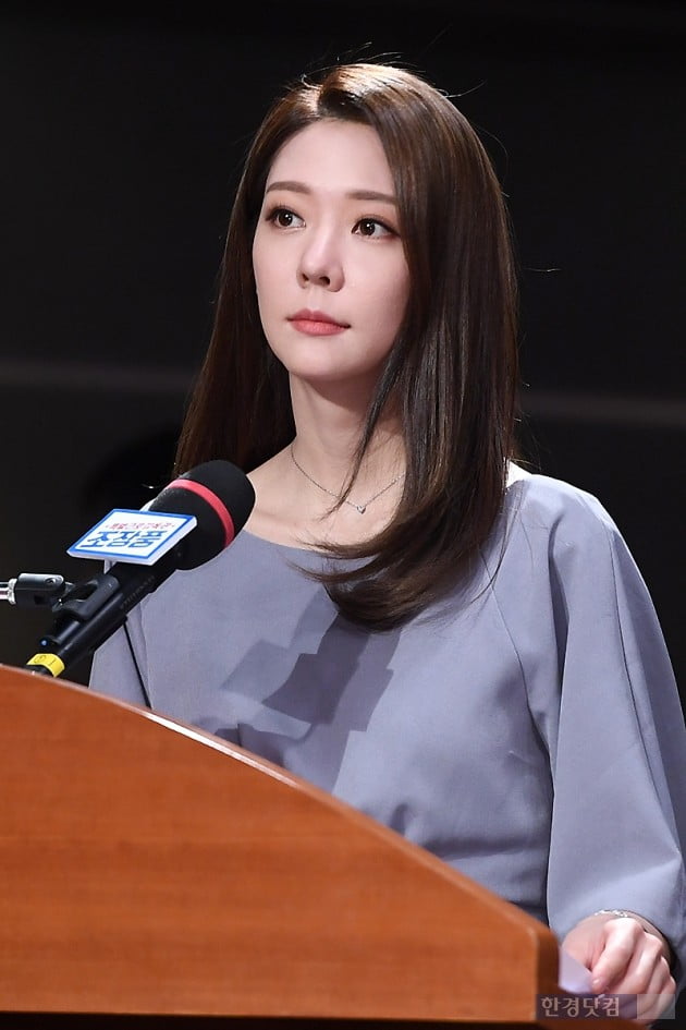 [포토] 이진 아나운서, '눈부신 미모~'