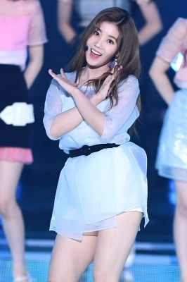  아이즈원 권은비, '예쁜 미소~'