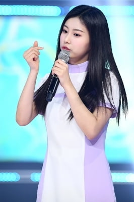  아이즈원 강혜원, '깜찍하게 하트~'