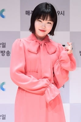 [포토] 이수현, '사랑스럽게 하트~'