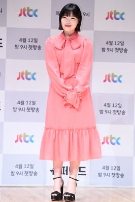 [포토] 이수현, '핑크빛 원피스 입고 깜찍하게~'