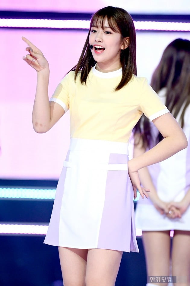 입덕도우미|아이즈원, 햇살보다 반짝이는 아름다움…'눈부심에 시선강탈'