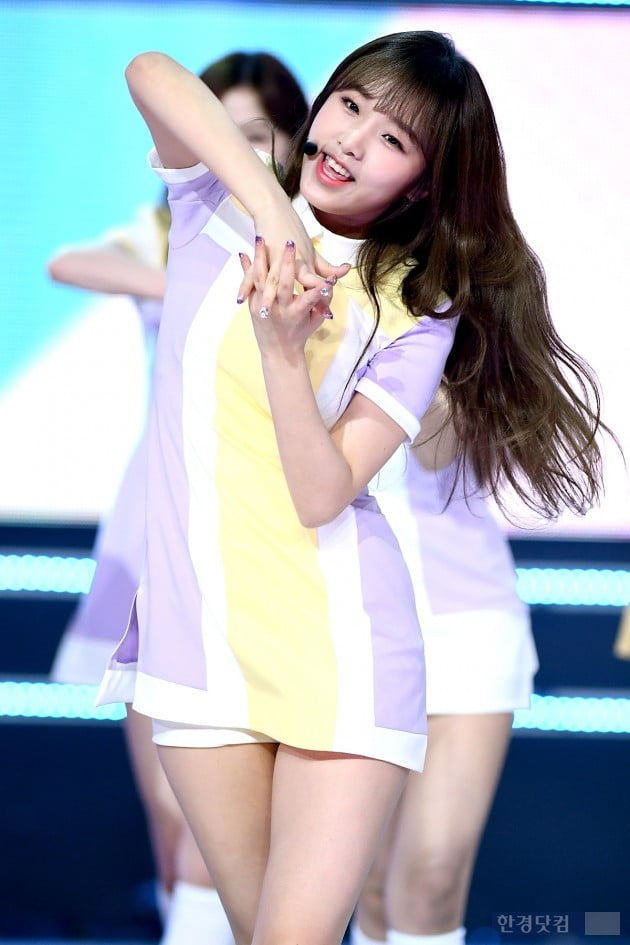 입덕도우미|아이즈원, 햇살보다 반짝이는 아름다움…'눈부심에 시선강탈'