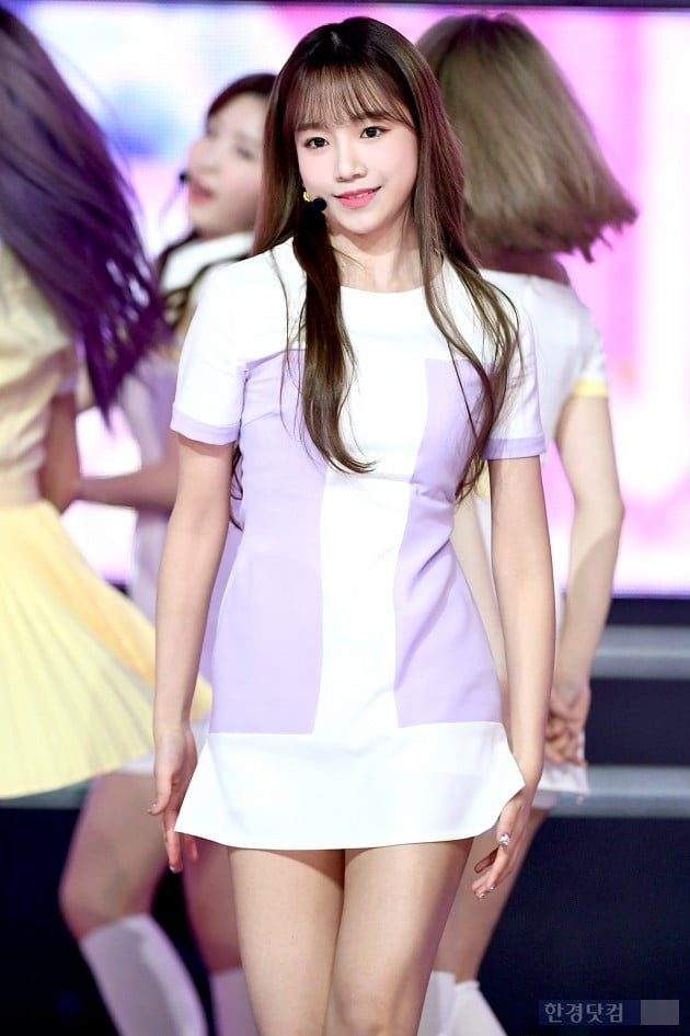 입덕도우미|아이즈원, 햇살보다 반짝이는 아름다움…'눈부심에 시선강탈'