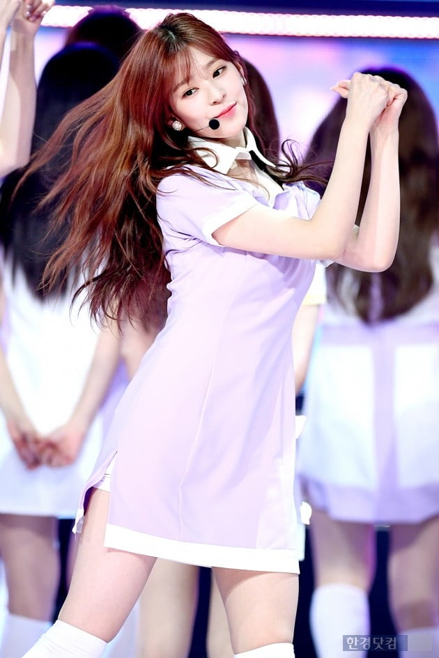 입덕도우미|아이즈원, 햇살보다 반짝이는 아름다움…'눈부심에 시선강탈'