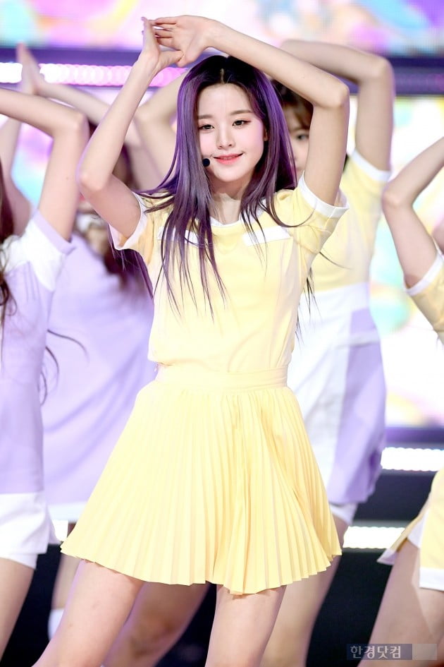 입덕도우미|아이즈원, 햇살보다 반짝이는 아름다움…'눈부심에 시선강탈'