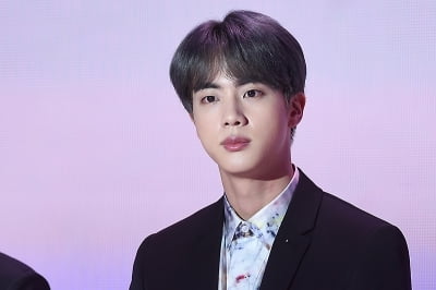 [포토] 방탄소년단 진, '부드러운 모습에 시선강탈'