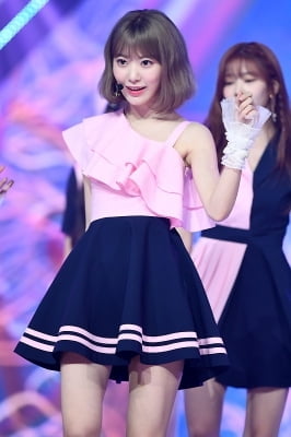  아이즈원 미야와키 사쿠라, '돋보이는 깜찍 미모~'