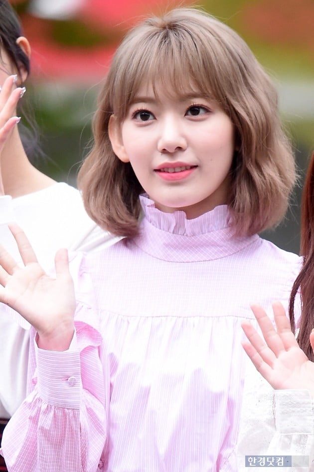 [포토] 아이즈원 미야와키 사쿠라, '돋보이는 깜찍 미모'