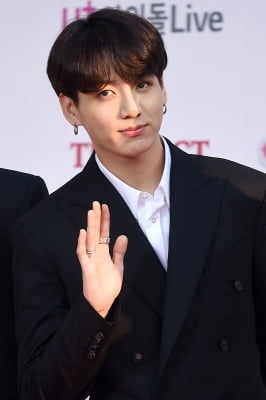 [포토] 방탄소년단 정국, '아미 마음 흔드는 부드러운 눈빛' (더팩트 뮤직 어워즈)