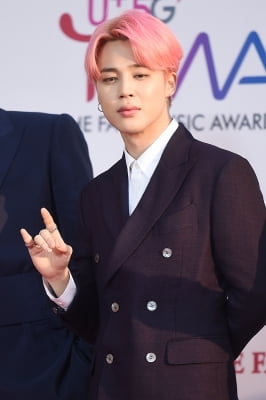  방탄소년단 지민, '감탄을 부르는 멋진 모습' (더팩트 뮤직 어워즈)