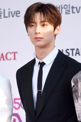 [포토] 뉴이스트 민현, '감탄을 부르는 멋진 눈빛' (더팩트 뮤직 어워즈)