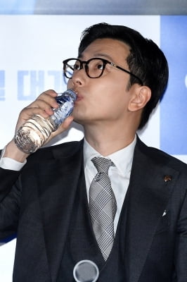 [포토] 이동휘, '목이 탄다~'