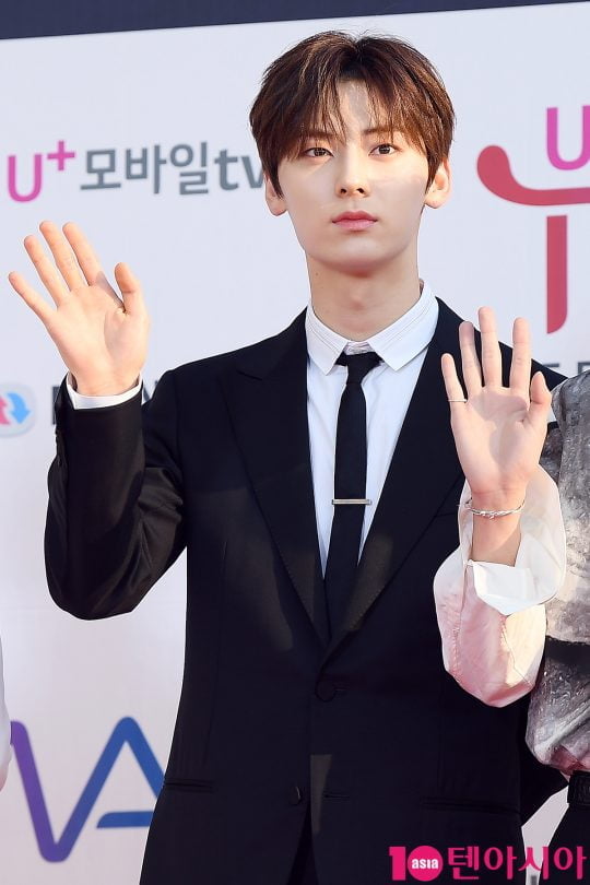 그룹 뉴이스트 황민현