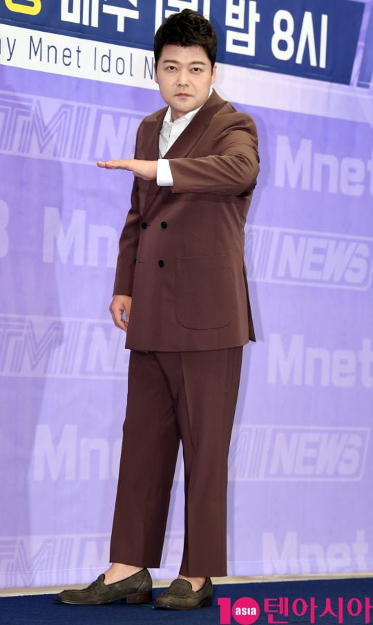 방송인 전현무가 25일 오전 서울 상암동 스탠포드호텔 서울에서 열린 Mnet 제작발표회에 참석하고 있다.