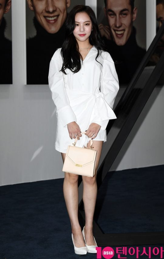 배우 이열음이 25일 오후 서울 성수동 2가 성수동 S팩토리에서 열린 티아이포맨, 리브랜딩 패션쇼 개최 기념 포토월 행사에 참석하고 있다.