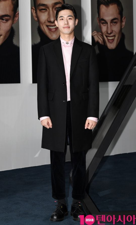 배우 김호창이 25일 오후 서울 성수동 2가 성수동 S팩토리에서 열린 티아이포맨, 리브랜딩 패션쇼 개최 기념 포토월 행사에 참석하고 있다.
