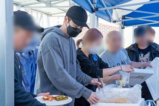 박해진, 산불 피해지역 봉사활동…&#34;위로를 전합니다&#34;