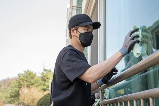 박해진, 산불 피해지역 봉사활동…&#34;위로를 전합니다&#34;