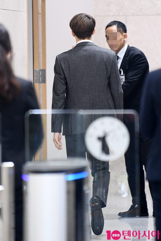 마약 투약 혐의를 받는 가수 겸 배우 박유천이 26일 오후 수원지방법원에서 구속영장에 대한 영장실질심사를 받기 위해 출석했다.