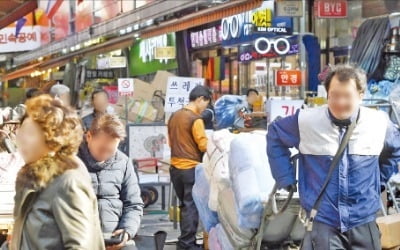 [사설] "경제 나빠진 이유, 잘못된 정책 탓" 국민 목소리 듣고 있나