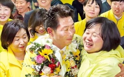 PK 보선 '1 대 1'…경고장 받은 與, '문재인 정부 견제' 동력 확보한 한국당