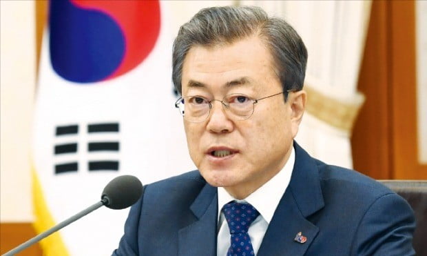 문재인 대통령이 9일 청와대에서 열린 국무회의에서 발언하고 있다.  /허문찬 기자 sweat@hankyung.com