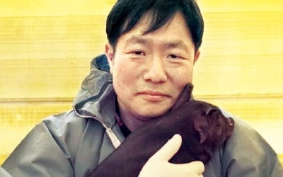 3년 만에 연매출 5억 '흑돼지 아빠'…"자연순리 사육·회원제 판매가 비결"