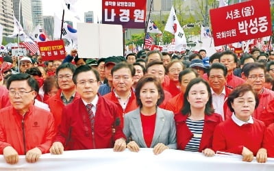 한국당 "문재인 심판" 靑까지 가두행진…與 "민생 팽개치고 색깔공세"