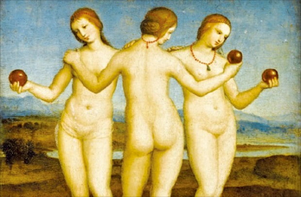 이탈리아 화가 산치오 라파엘로(1483~1520)의 ‘세 자비의 여신들’(1504, 유화, 17×17㎝). 프랑스 상티이 콩데미술관 소장. 이 작품은 ‘자비’를 의미하는 그리스어 ‘카리스’를 세 여신으로 표현했다. 알라이아(광채), 에우프로시네(기쁨), 탈리아(쾌활)로 불리는 이들은 그리스 신화와 종교에서 지하세계에 거주하며 망자를 심판하는 ‘분노의 여신들’이자 ‘자비의 여신들’이다. 비극 《콜로노스의 오이디푸스》에 등장한다. 