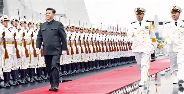 시진핑의 ‘강군몽’…국제 관함식 사열