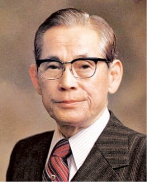 삼성그룹 창업자 이병철(1910~1987). 대기업 우선의 하향식 공업화 전략을 제시해 한국 경제의 고도성장을 이끌었다. 
