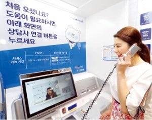 '손으로 출금' '디지털 키오스크' 은행들 '오프라인 핀테크' 경쟁
