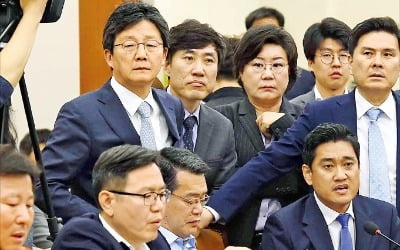 "선거법 통과 땐 한국당 20석↓…범여권에 포위"