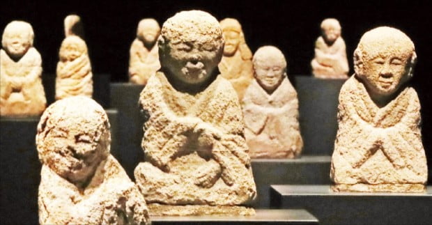 국립중앙박물관이 29일 개막한 특별전 1부 ‘성속을 넘나드는 나한의 얼굴들’. 
