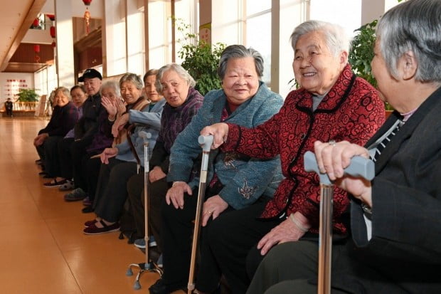 무역전쟁보다 무서운 中 인구 고령화 시한폭탄…2035년 연기금 고갈 위기 [강동균의 차이나 톡]