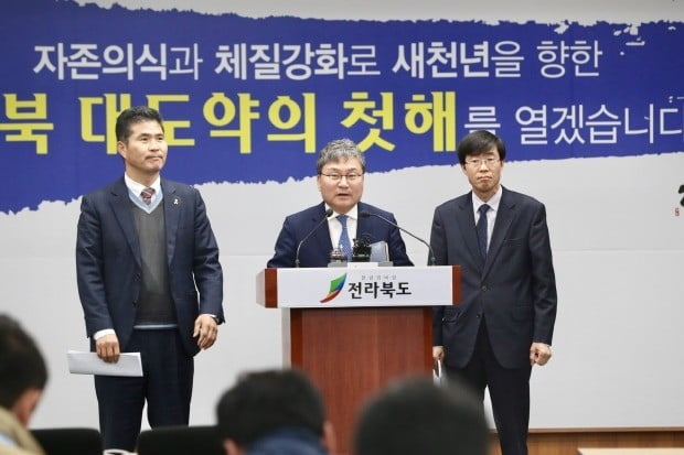 이상직 중진공 이상직 이사장이 ‘새만금 전기‧자율 미래차 메카 조성을 위한 업무협약’에 대해 설명하고 있다. 중소벤처기업진흥공단 제공