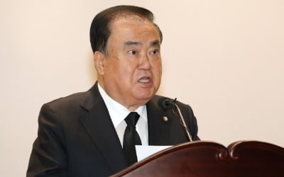 결자해지? "일왕 사죄" 요구했던 문희상, 日에 "특사단 보낼테니 대화하자"