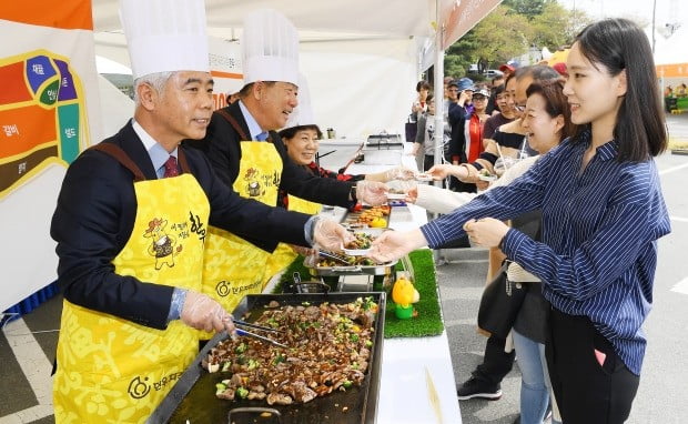 과천 렛츠런파크에서 한우숯불축제 개막