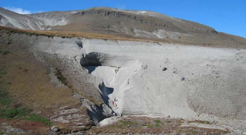 깨어나는 백두산 화산…1천여년 만에 분화징후 뚜렷