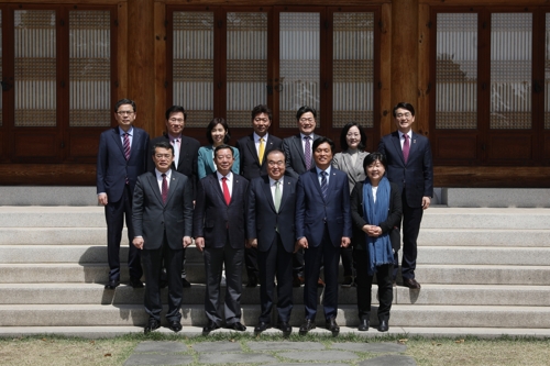 문의장 "美 가보니 日외교 우리의 100배…의원외교 활성화해야"