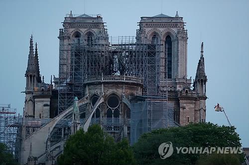 "노트르담 살리자" 루이뷔통·구찌·로레알 등 수천억 쾌척