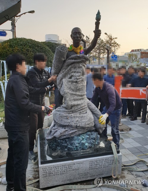 부산시 노동자상 철거 닷새 만에 '반환'하기로