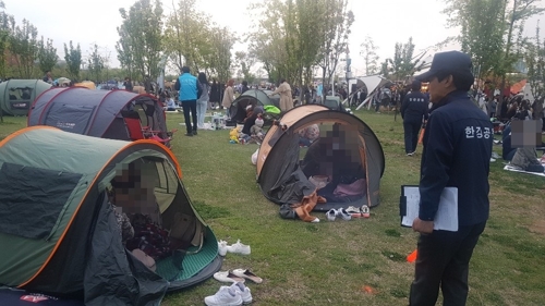 텐트 불법대여에 한강공원 '몸살'…철거시간 임박해도 계속 영업