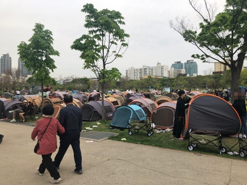 텐트 불법대여에 한강공원 '몸살'…철거시간 임박해도 계속 영업